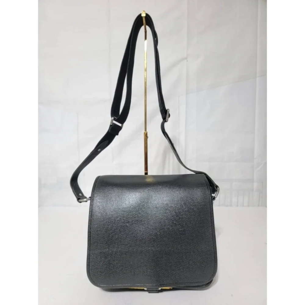 Authentic Louis Vuitton Taiga Andrei Messenger Bag Black